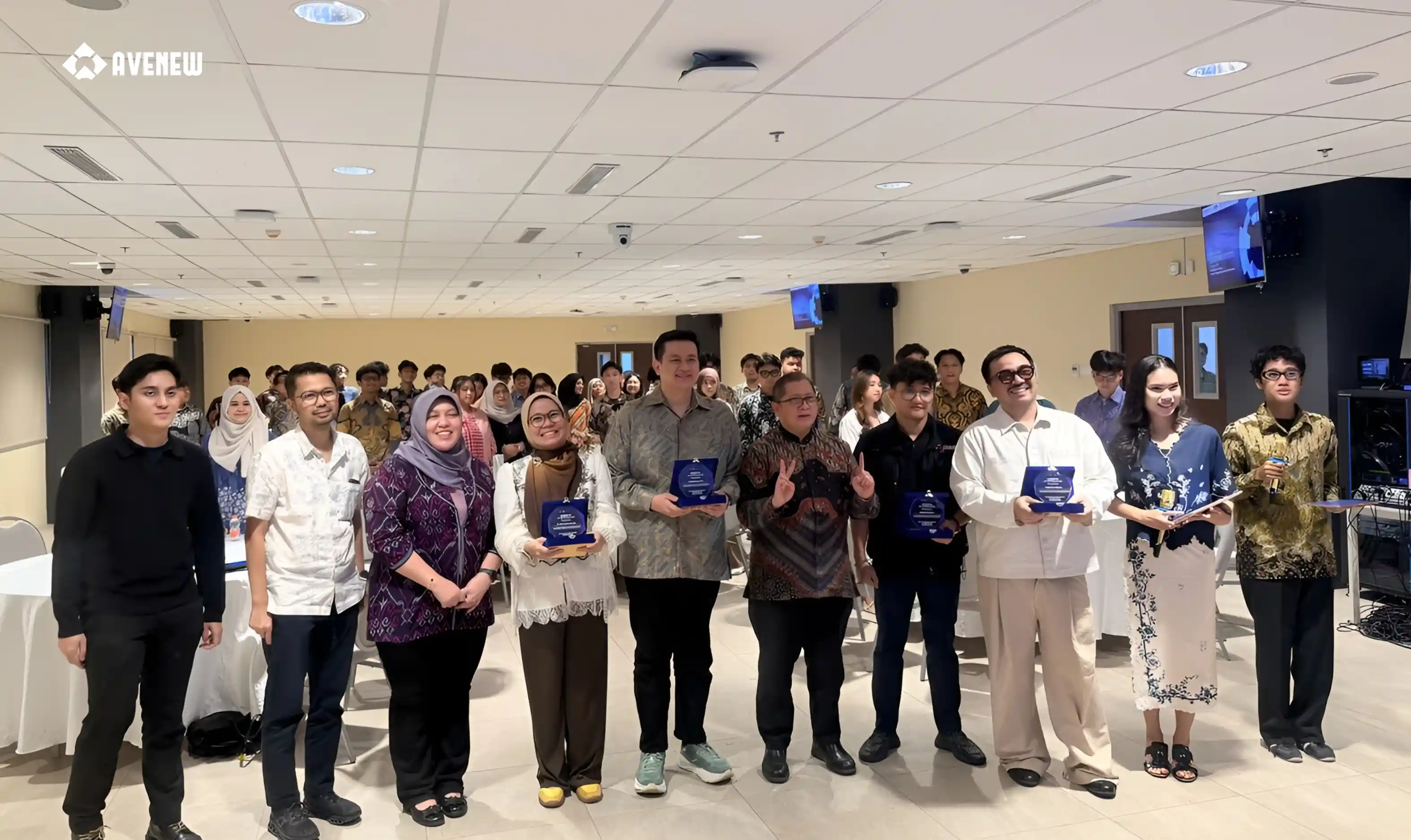 Foto bersama para pembicara, panitia, dan peserta dalam rangkaian Networking Night ENTERNS UI 2026.