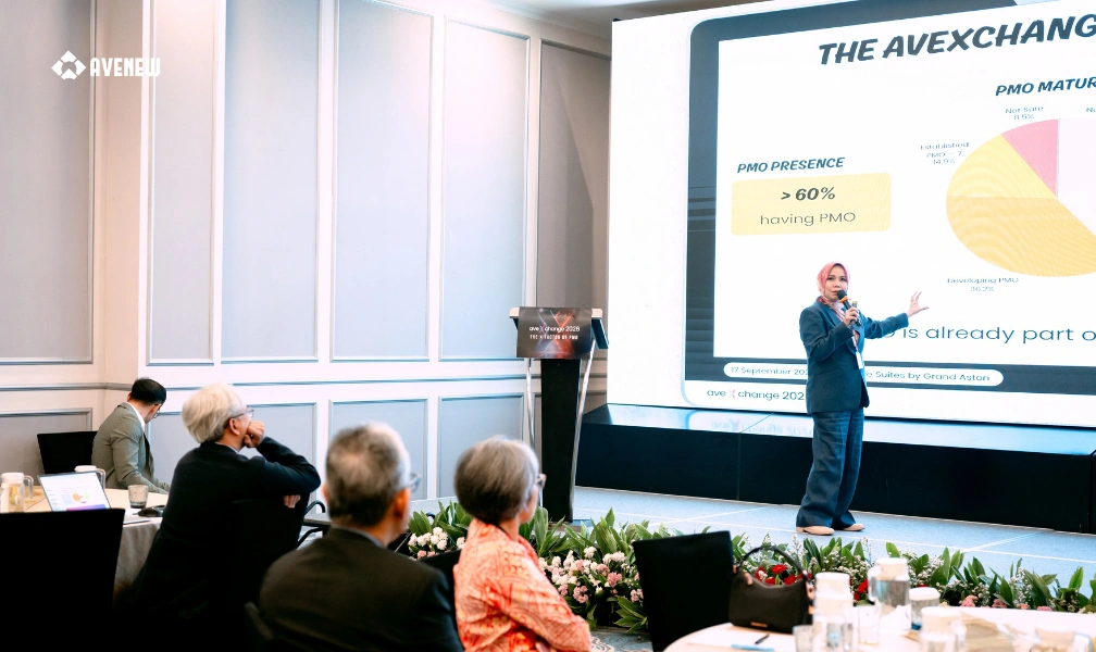 CEO Avenew Academy Dr. Alin Veronika memperkenalkan PMO Lotus Framework, kerangka riset terapan lima kapabilitas untuk mendorong transformasi dan adaptabilitas PMO di Indonesia.