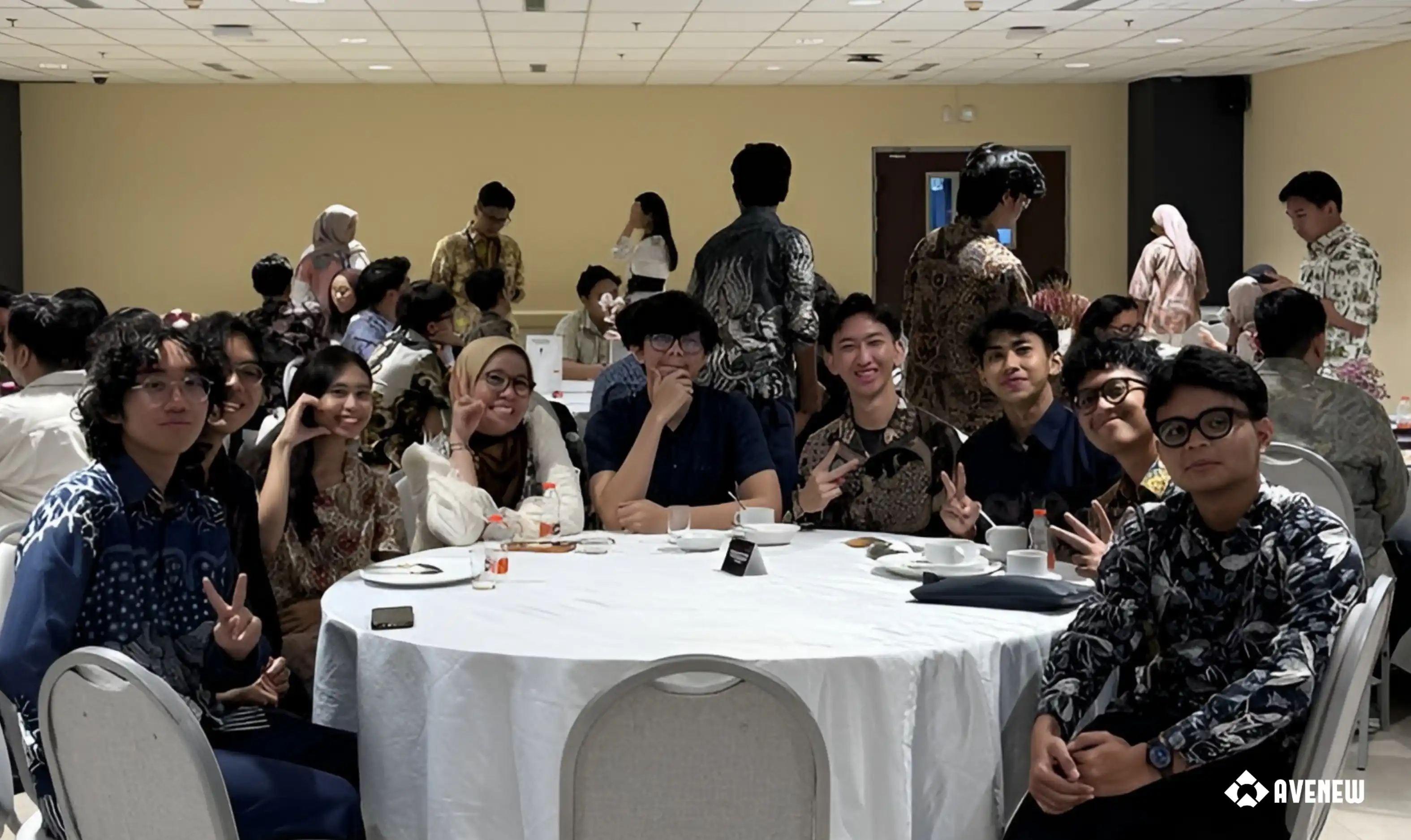 Dr. Alin Veronika berbincang bersama peserta dalam sesi networking ENTERNS UI 2026.