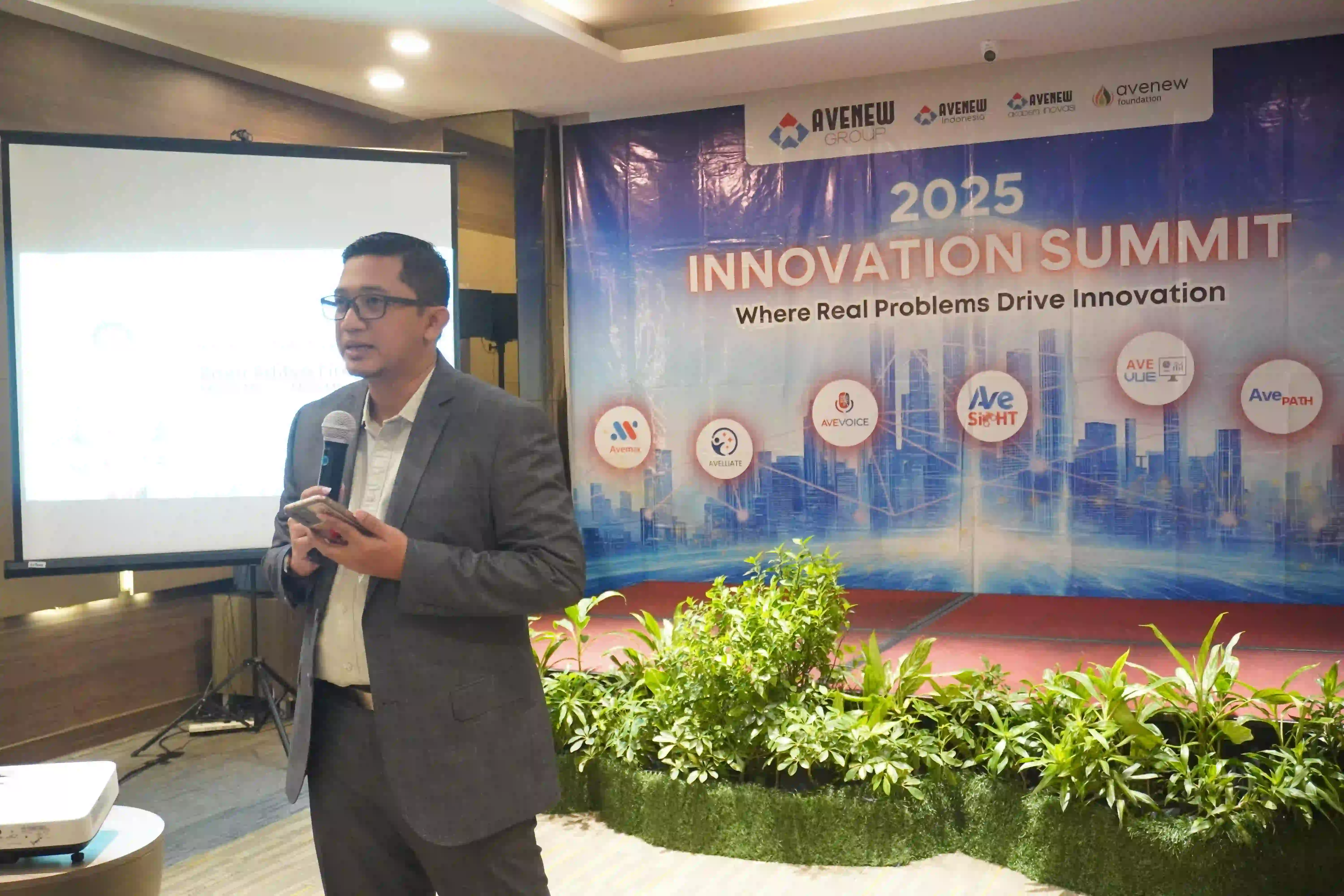 Bayu Aditya Firmansyah, S.T., M.T., PMP, PMI-RMP, PMI-PMOCP, IPMO-P, CEO Avenew Indonesia, pada acara Avenew Innovation Summit 2025.