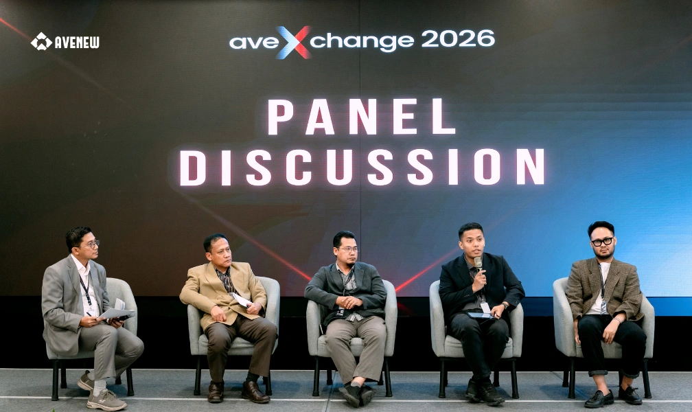 Sesi panel discussion AveXchange 2026 yang dimoderatori oleh Bayu Aditya Firmansyah (CEO Avenew Indonesia) bersama para panelis (dari kiri ke kanan): Ika Avianto, Agus Rianto, Tri Sutrisno, dan Aditya Pradana.
