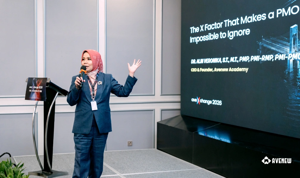 Mengulas X Factor dan peran strategis PMO: Dr. Alin Veronika saat mempresentasikan materinya.