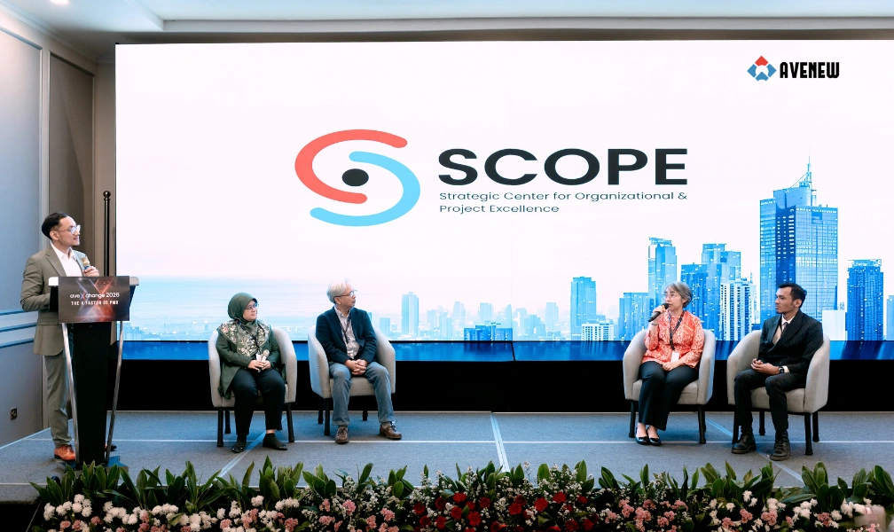 Sesi diskusi Research Advisory Council SCOPE bersama dipandu oleh Sri Reza Adji Anom, CAPM® (paling kiri) serta menghadirkan jajaran dewan penasihat dan pimpinan (dari kiri ke kanan): Leni Sagita Riantini, Ph.D., Dr. Mohammad Ichsan, Prof. Dr. Susy Fatena Rostiyanti, dan Dr. Ir. Andi M. Ifrad, M.T. (paling kanan).